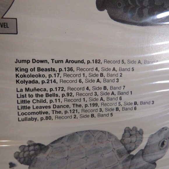 Spectrum of Music LEVEL 2, complete (7 records) Macmillan Music Classroom - Picture 5 of 12